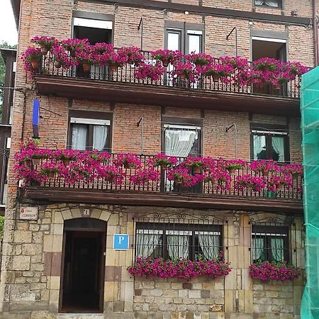 Pension Rosa Cabezon De La Sal Bagian luar foto