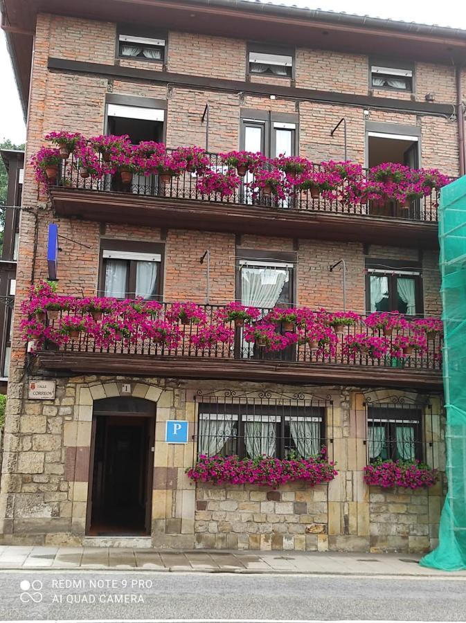 Pension Rosa Cabezon De La Sal Bagian luar foto